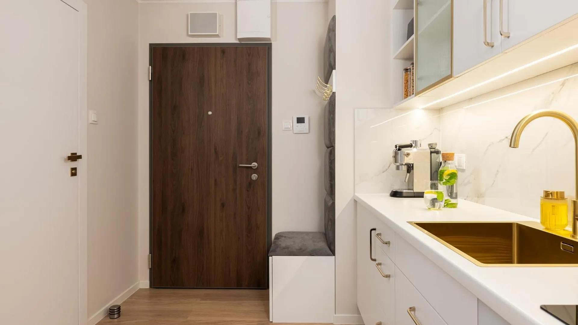 Luxury Design Apartments - Warsaw Tower Bliska Wola Polen